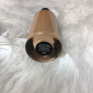 Smashbox Makeup - NWT Smashbox Studio Skin Foundation Smashbox Makeup - NWT Smashbox Studio Skin Foundation